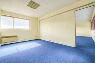 Plus de détails pour Local d'activités à louer