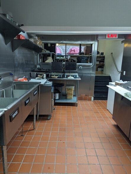 88 Fulton St, New York, NY for lease - Building Photo - Image 3 of 9