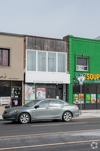 1590 Eglinton Ave, Toronto, ON à louer - Photo du bâtiment - Image 2 de 3
