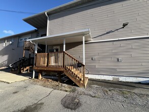 18 S 11th St, Akron, PA à louer Photo du bâtiment- Image 2 de 7