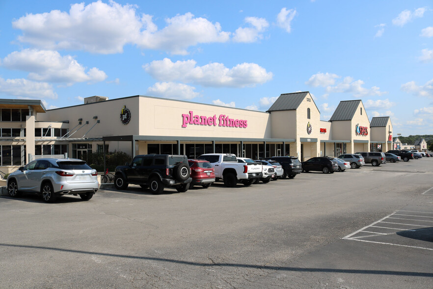 1361 Main St, Boerne, TX for lease - Building Photo - Image 1 of 7