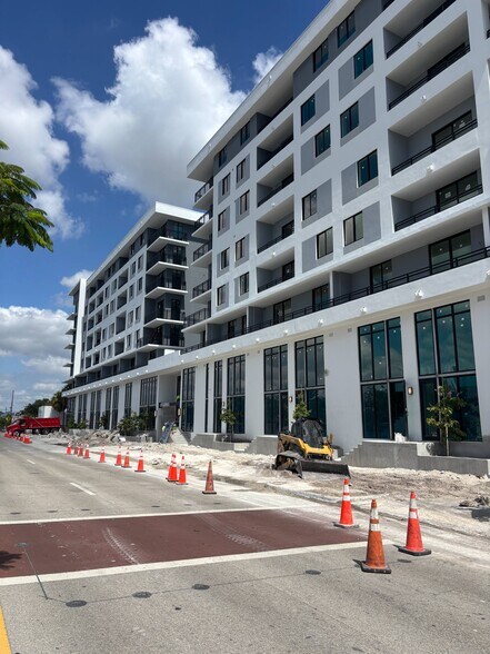 2233 Hollywood Blvd, Hollywood, FL à louer - Photo du bâtiment - Image 3 de 32