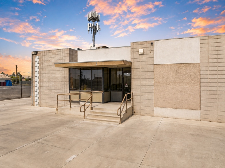 117 & 133 V Street, Bakersfield, CA portfolio of 2 properties for sale on LoopNet.ca - Building Photo - Image 3 of 9