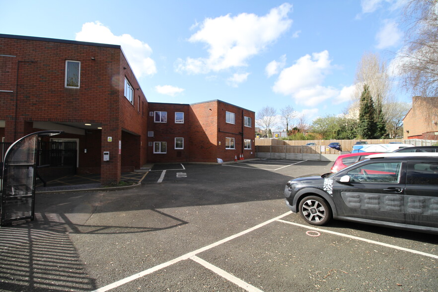 Hyfield House, 36 Hagley Road B63 4rh, Halesowen for lease - Building Photo - Image 2 of 4