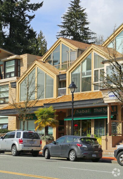 1867-1873 Marine Dr, West Vancouver, BC à vendre - Photo du bâtiment - Image 2 de 5