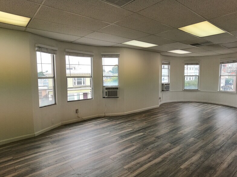 4609-4695 Telegraph Ave, Oakland, CA for lease - Building Photo - Image 3 of 7