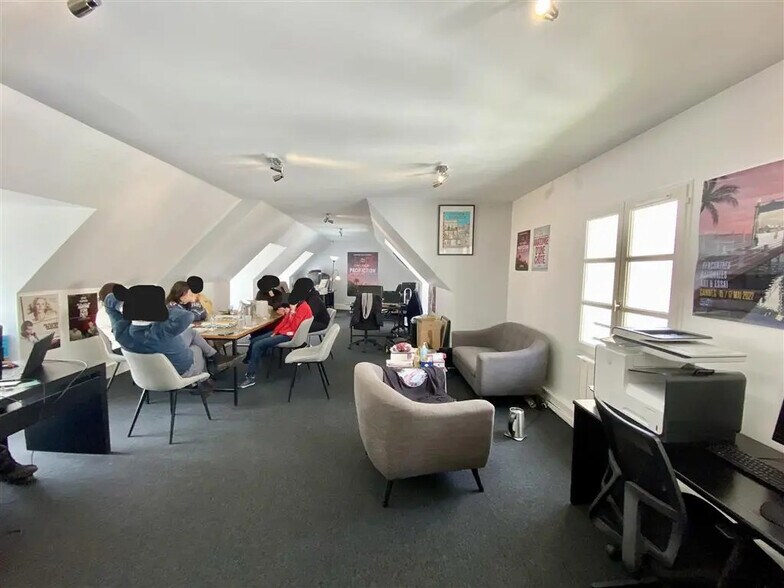 Bureau dans Sèvres à louer - Photo du bâtiment - Image 1 de 8