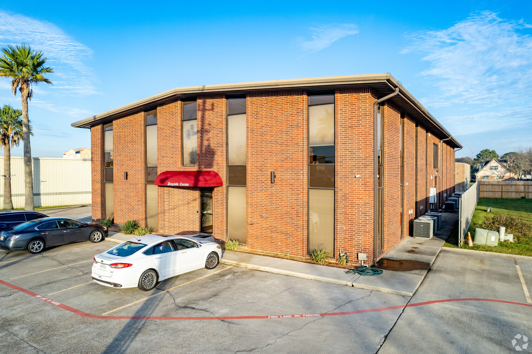 601 Cien Rd, Kemah, TX for lease Primary Photo- Image 1 of 89
