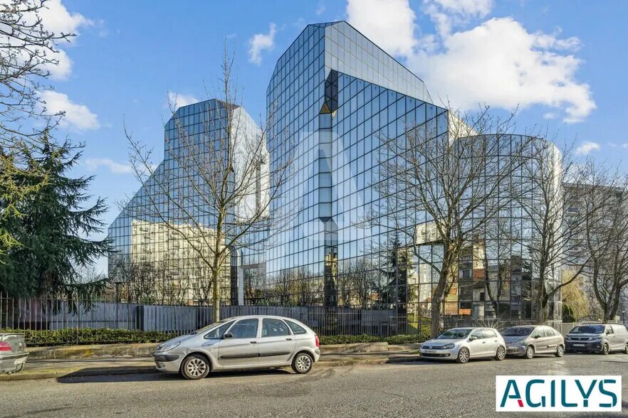 Office in Cachan for lease - Building Photo - Image 3 of 13