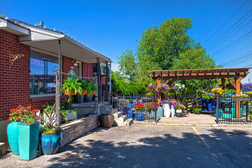 2194 E Fort Union Blvd, Salt Lake City, UT à vendre - Photo du bâtiment - Image 3 de 37