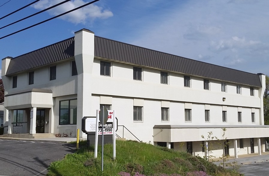 4601 Locust Ln, Harrisburg, PA for lease - Building Photo - Image 1 of 3