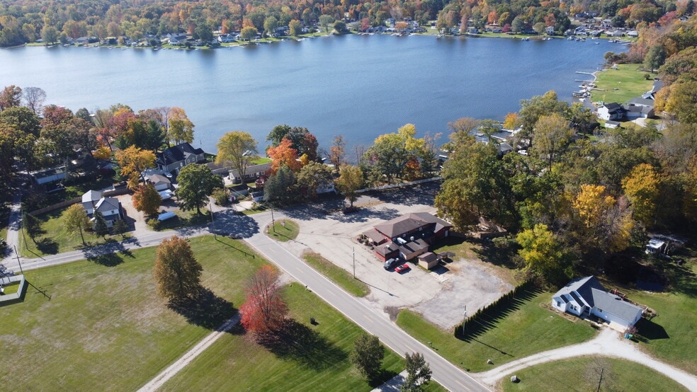 25020 May St, Edwardsburg, MI à vendre - Photo du bâtiment - Image 3 de 13