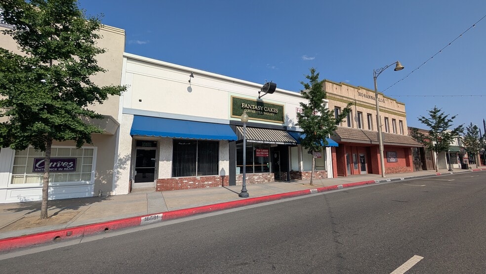 16525-16531 Bellflower Blvd, Bellflower, CA for sale - Building Photo - Image 3 of 9