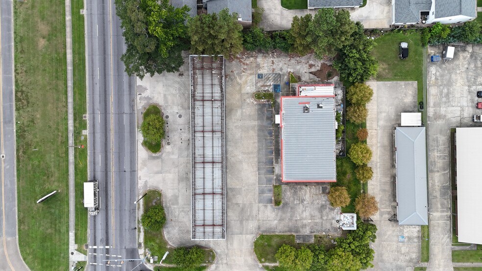 110 S Foster Dr, Baton Rouge, LA à vendre - Photo du bâtiment - Image 2 de 3