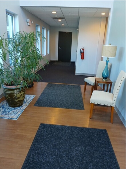 801 W Little Creek Rd, Norfolk, VA for lease - Building Photo - Image 1 of 4