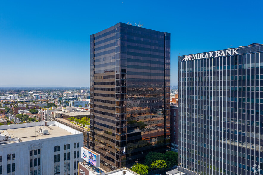 3250 Wilshire Blvd, Los Angeles, CA à louer - Photo du bâtiment - Image 1 de 24