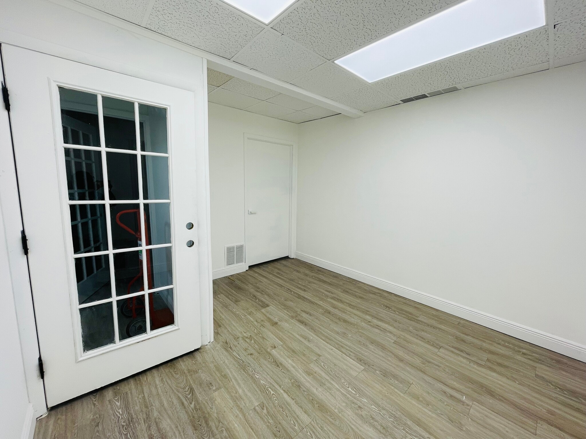 3118 Gulf To Bay Blvd, Clearwater, FL for lease Interior Photo- Image 1 of 3