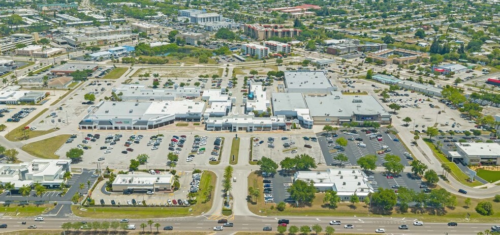 3280 Tamiami Trl, Port Charlotte, FL à louer - Photo du bâtiment - Image 3 de 10