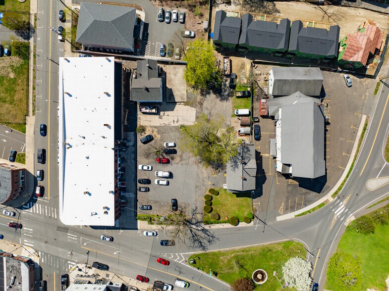 76-96 Maple St, Florence, MA à vendre - Photo du bâtiment - Image 3 de 15