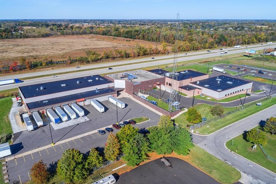 2960 Ena Dr, Lansing, MI à louer - Photo du bâtiment - Image 3 de 19