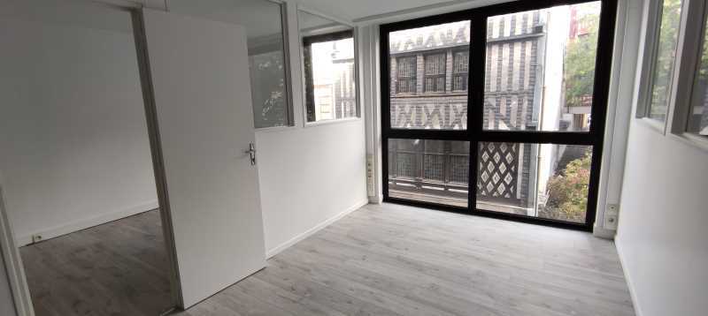 Office in Rouen for lease - Interior Photo - Image 3 of 5