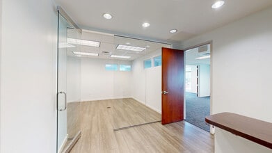 2601 E Oakland Park Blvd, Fort Lauderdale, FL for lease Interior Photo- Image 2 of 5