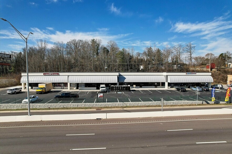 3125 - 3169 Lakemoor View Rd, Knoxville, TN for lease - Building Photo - Image 1 of 4