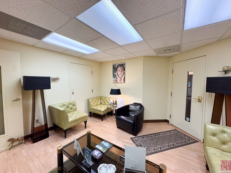 687 Straits Tpke, Middlebury, CT for lease - Building Photo - Image 3 of 25