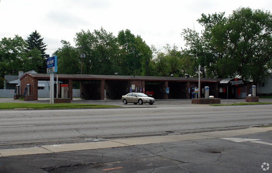 612-626 N Reynolds Rd, Toledo, OH for sale - Primary Photo - Image 1 of 20