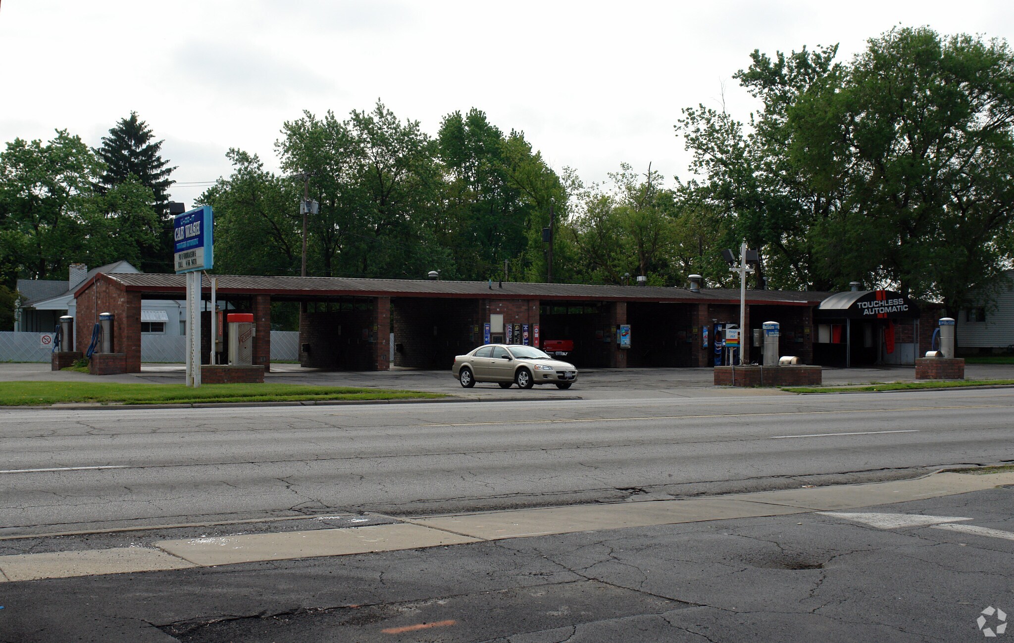 6 Caress Car Washes | Toledo, OH portefeuille de 6 propriétés à vendre sur LoopNet.ca Photo principale- Image 1 de 7