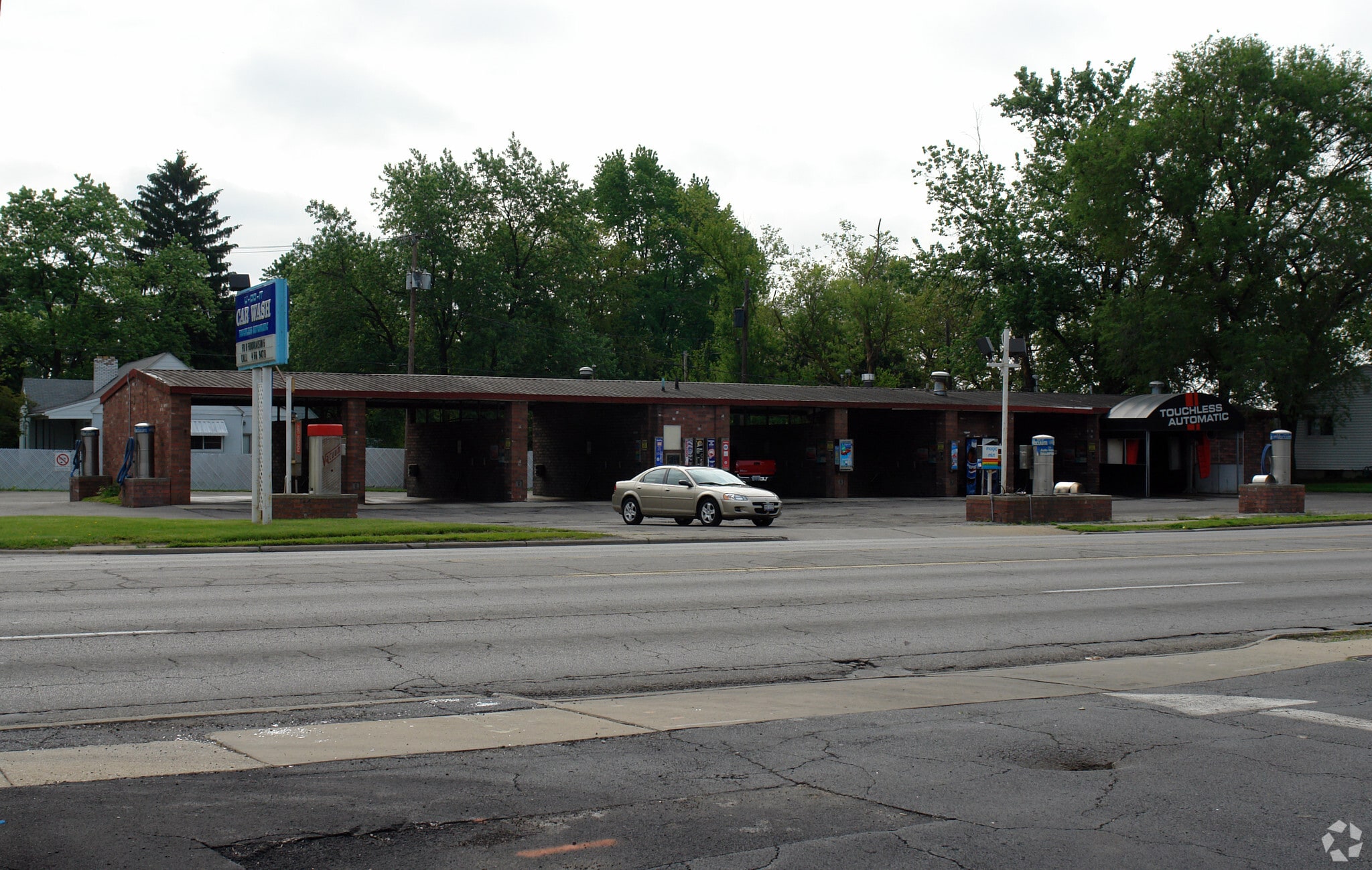 6 Caress Car Washes | Toledo, OH portfolio of 6 properties for sale on LoopNet.ca Primary Photo- Image 1 of 7