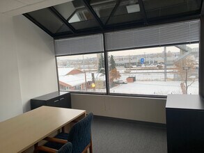 1725 10th Ave SW, Calgary, AB à louer Photo du bâtiment- Image 2 de 7