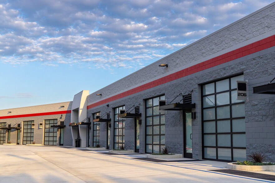 23823 Ventura Blvd, Calabasas, CA à vendre - Photo du bâtiment - Image 2 de 12