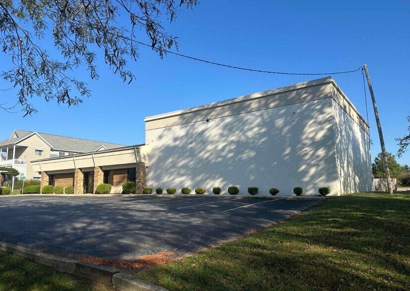 4505 E 3rd St, Bloomington, IN à vendre - Photo du bâtiment - Image 3 de 17