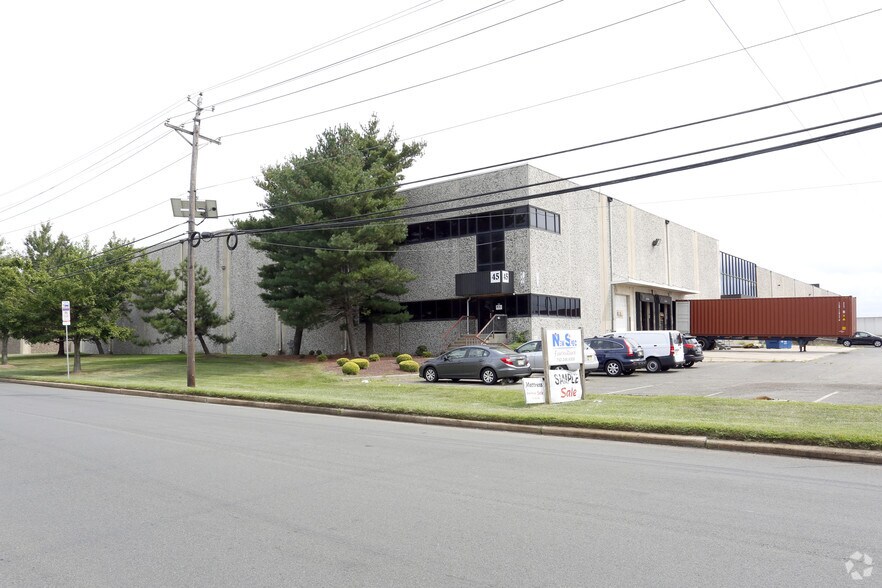 41-49 Executive Ave, Edison, NJ à louer - Photo du bâtiment - Image 3 de 4