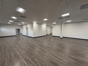 1170-1180 109th St, Grand Prairie, TX for lease Building Photo- Image 2 of 8