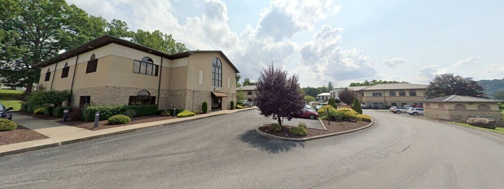 2400-2600 Cranberry Sq, Morgantown, WV à vendre - Photo du bâtiment - Image 2 de 32