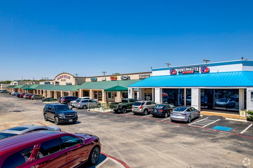 15701-15759 San Pedro Ave, San Antonio, TX à louer - Photo du bâtiment - Image 2 de 4