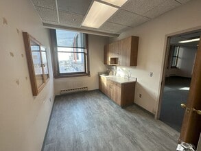 201 N 7th St, Lincoln, NE à louer Photo du bâtiment- Image 2 de 5