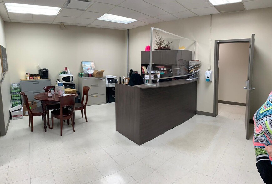 3635-3675 Boul de la Grande-Allée, Boisbriand, QC à louer - Photo intérieure - Image 2 de 9