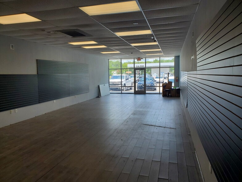 955 S Woodland Blvd, Deland, FL for lease - Building Photo - Image 3 of 14