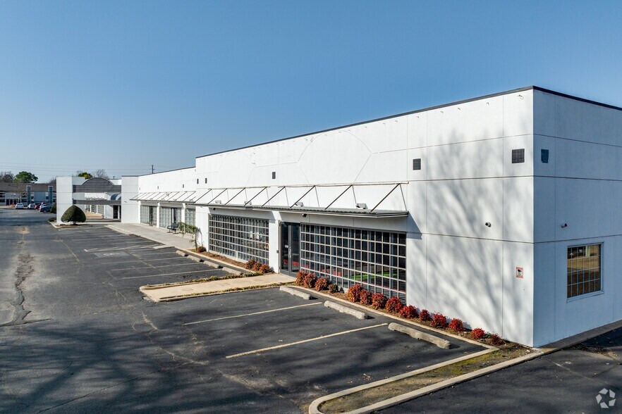 1671 E 71st St, Tulsa, OK à louer - Photo du bâtiment - Image 3 de 14