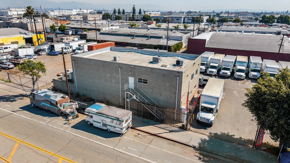 1808 58th Pl, Los Angeles, CA à vendre - Photo du bâtiment - Image 2 de 22