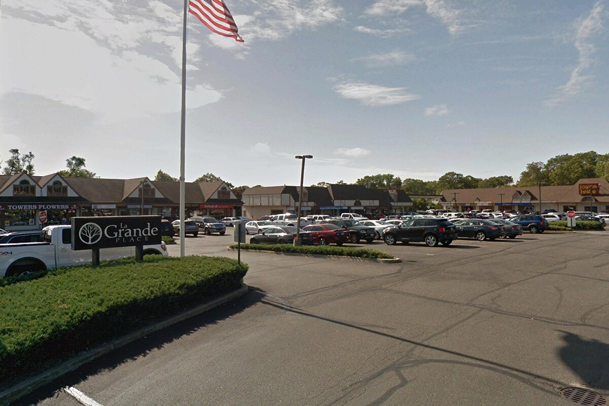 1350-1370 Deer Park Ave, North Babylon, NY for lease Building Photo- Image 1 of 2