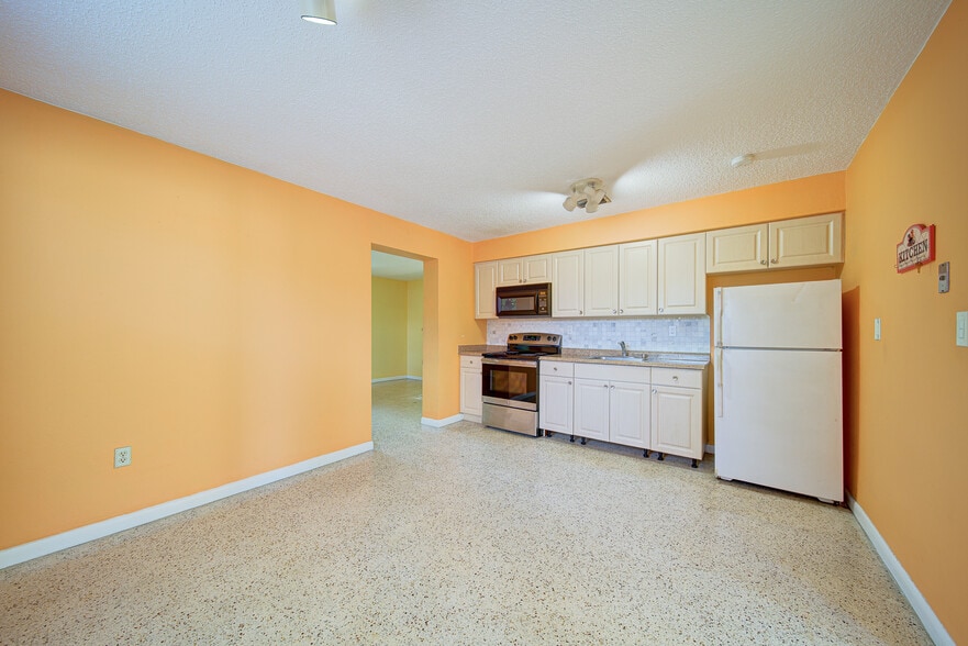 7358 SW 23rd St, Miami, FL à vendre - Photo du bâtiment - Image 3 de 41
