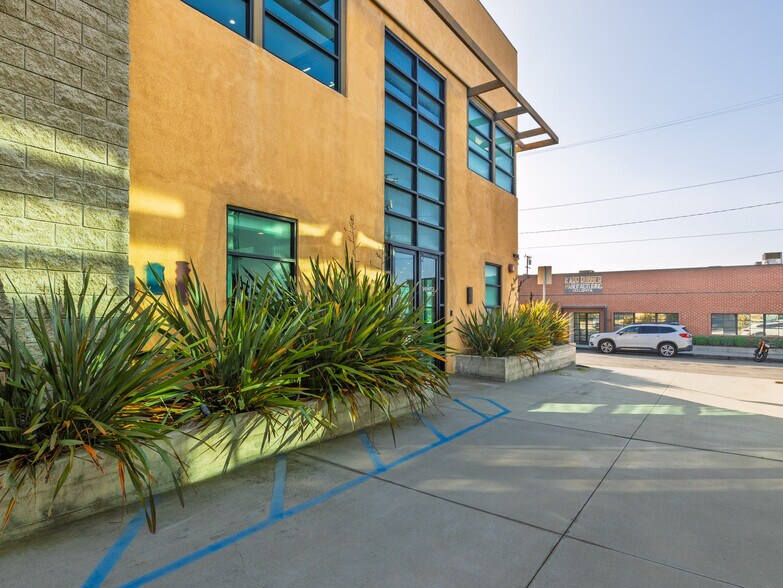 134 Lomita St, El Segundo, CA à vendre - Photo du bâtiment - Image 2 de 39
