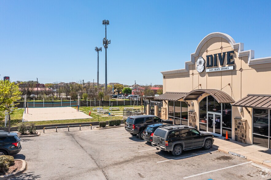6422 Babcock Rd, San Antonio, TX à louer - Photo du bâtiment - Image 3 de 14