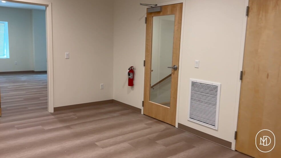 814 Johnnie Dodds Blvd, Mount Pleasant, SC for lease - Commercial Listing Video - Image 3 of 39