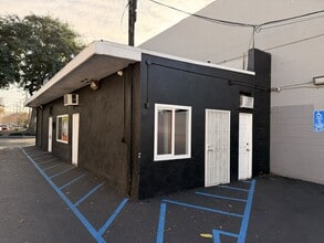 333 W 17th St, Santa Ana, CA for lease Building Photo- Image 1 of 12