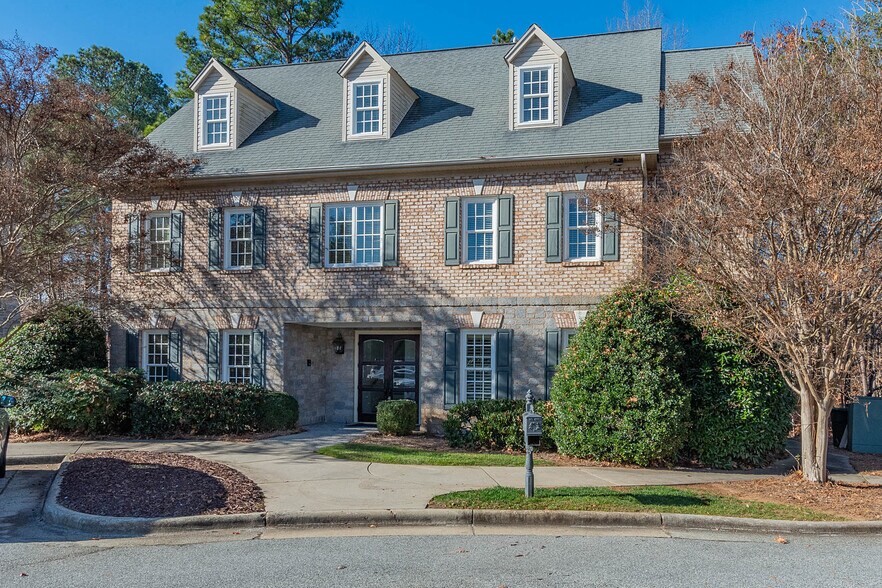 3907 N Elm St, Greensboro, NC à vendre - Photo du bâtiment - Image 1 de 9